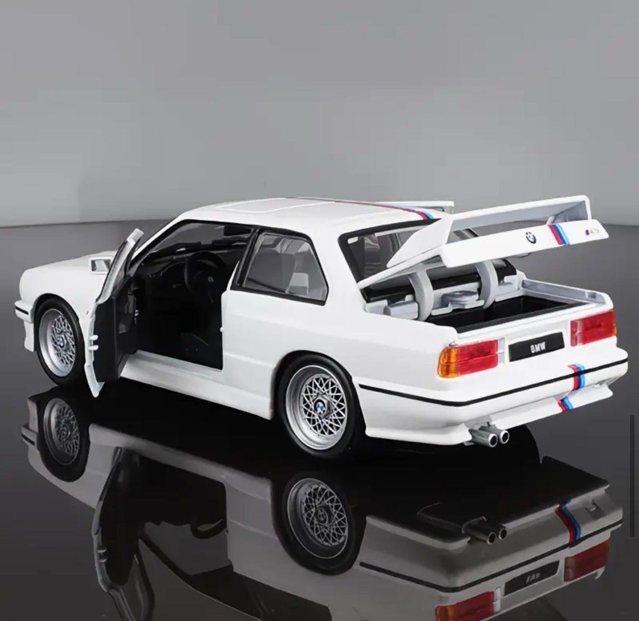 Bburago: 1988 BMW M3 Coupe