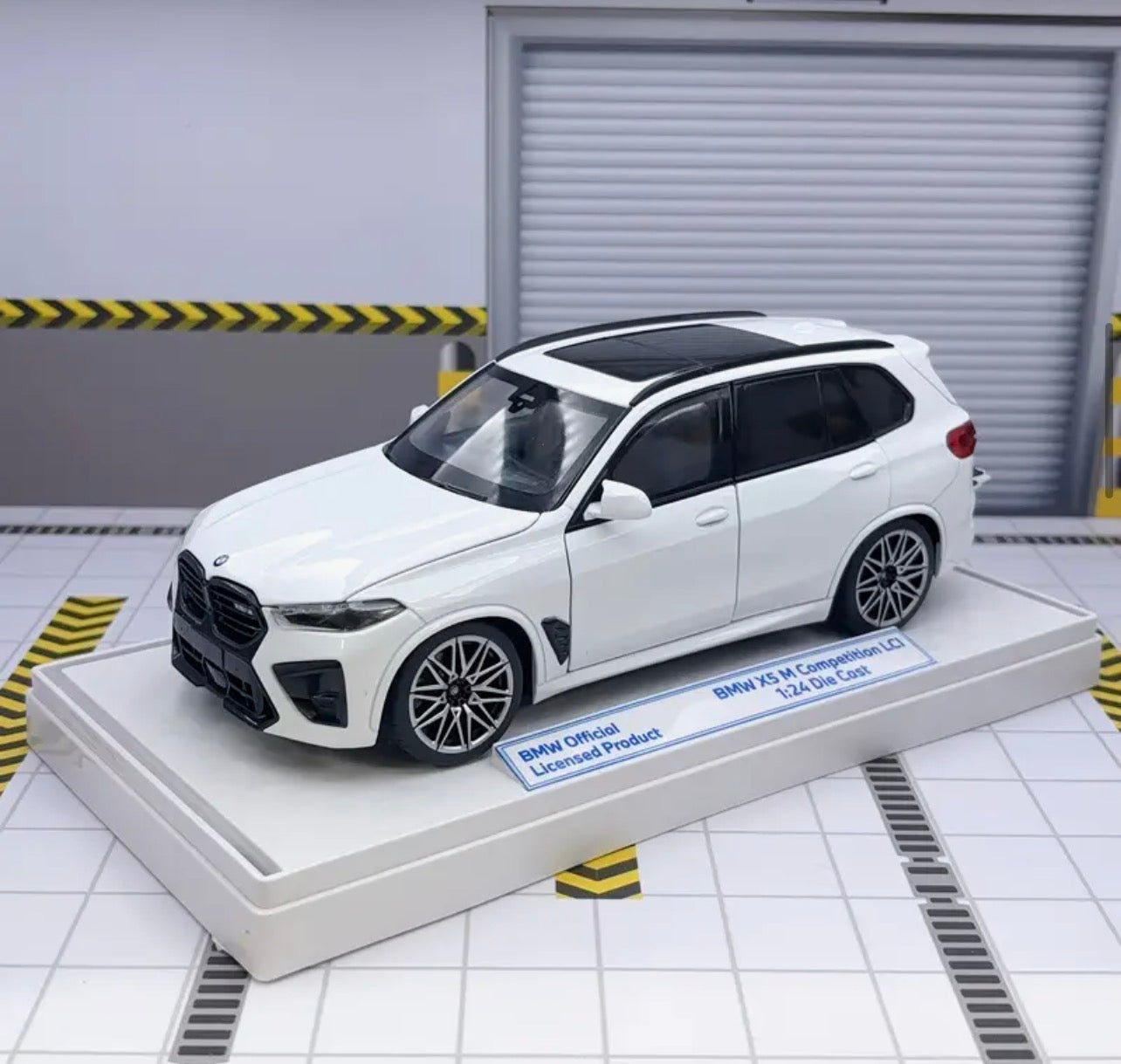 Jinba: BMW X5 M Competition - Officially licensed