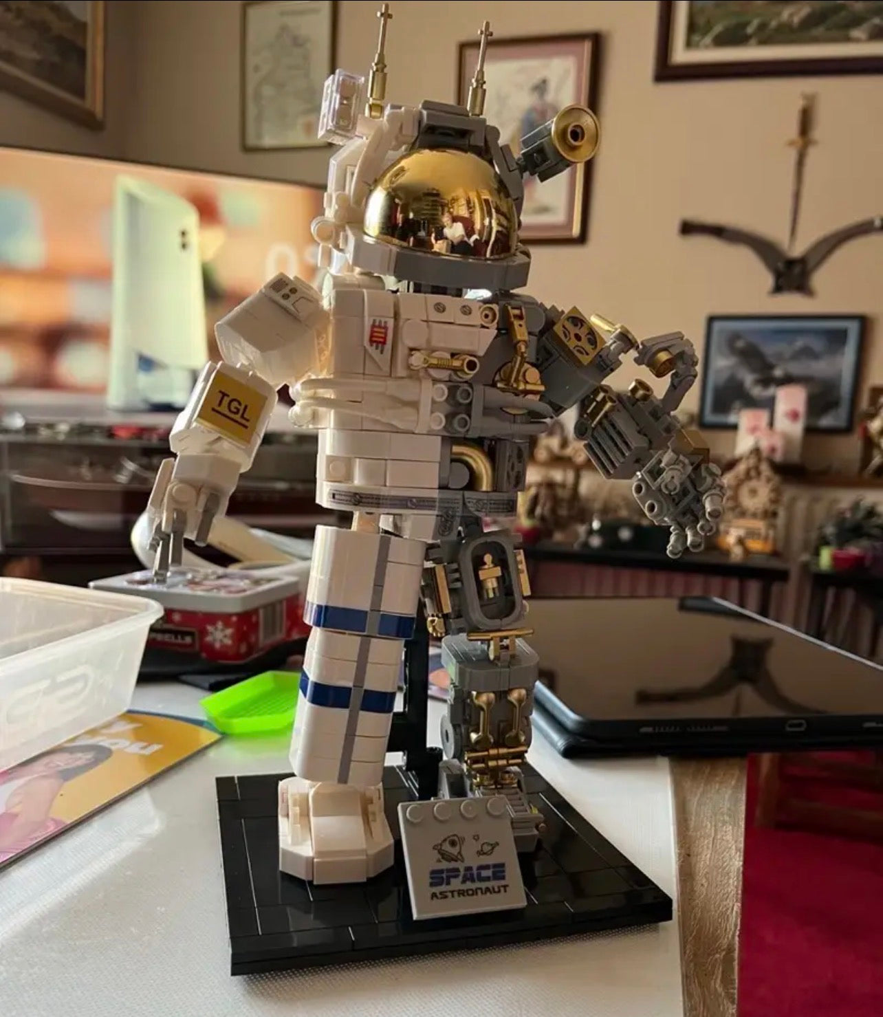 Mechanical Astronaut Building Blocks Set – 860 Pieces