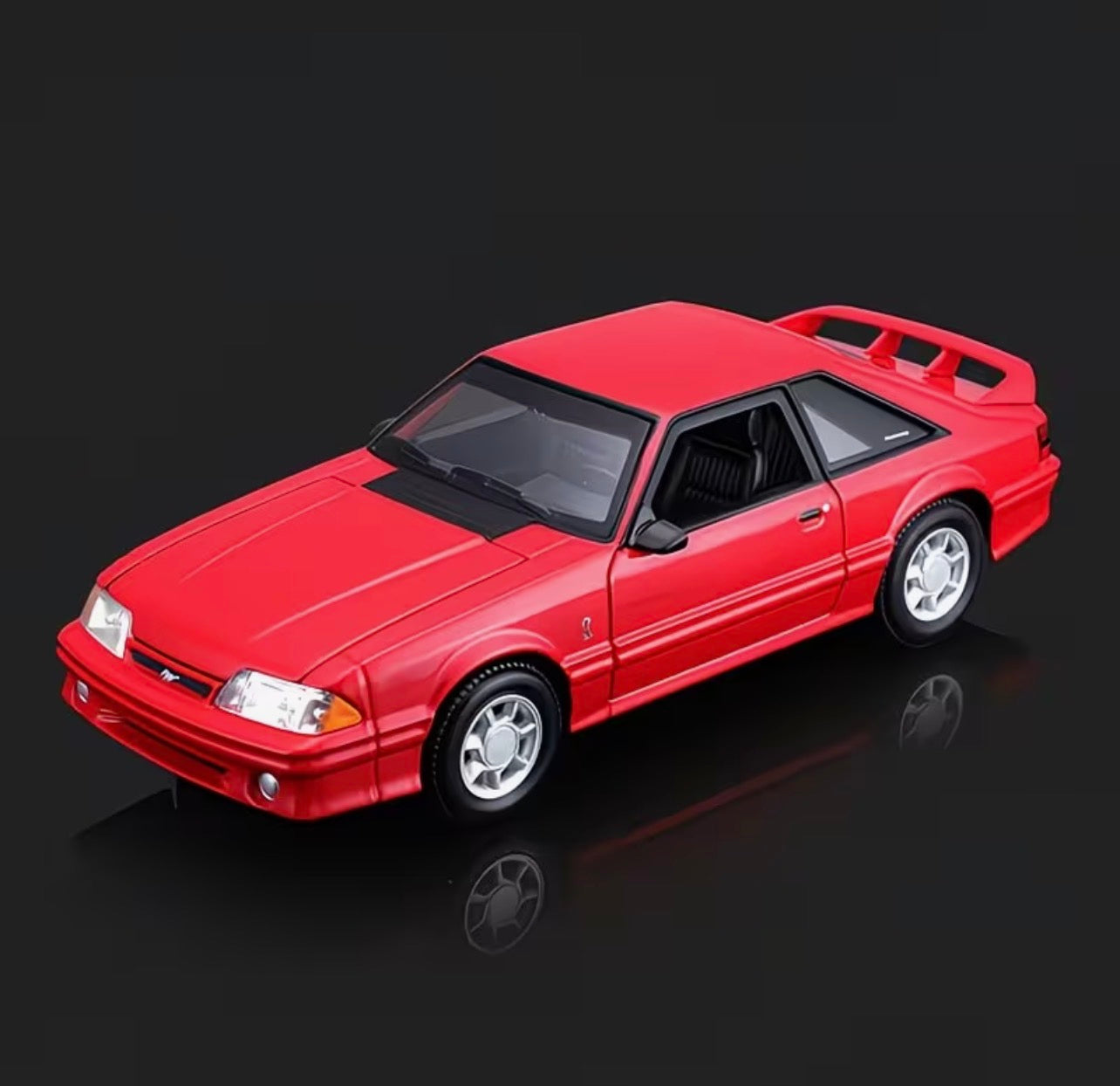 Maisto: 1993 Ford Mustang SVT Cobra
