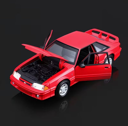Maisto: 1993 Ford Mustang SVT Cobra